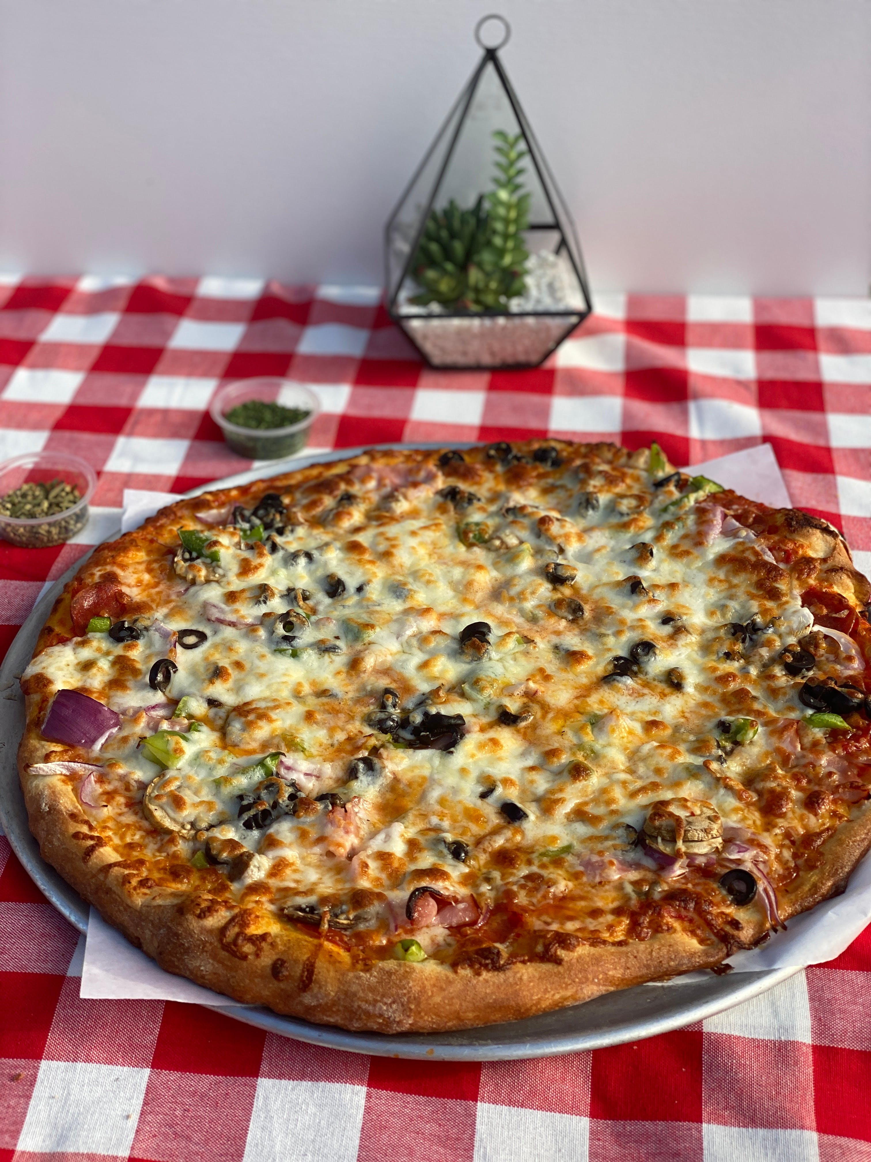 Order Magura Supreme Pizza - Small 10'' (1-2 People) food online from Magura Pizza store, Las Vegas on bringmethat.com