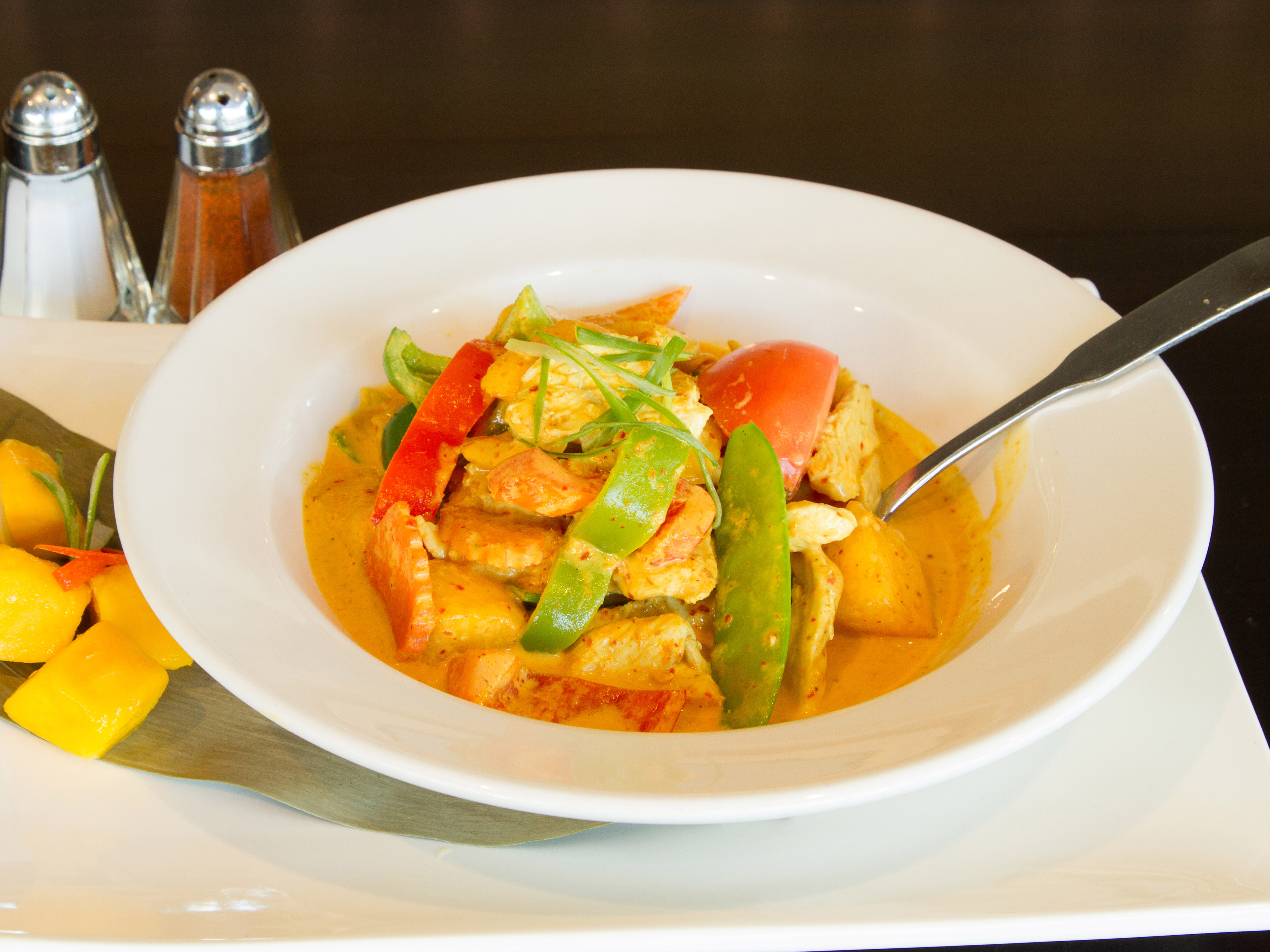 Order Chicken Mango Curry Lunch food online from Thai Amarin store, Newton on bringmethat.com