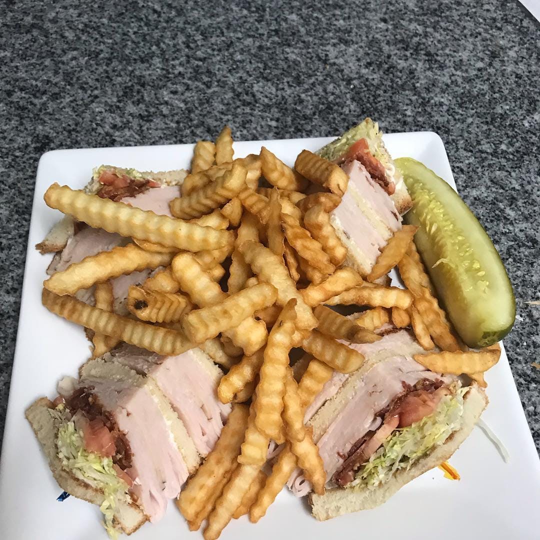 Order Ham Club Sandwich - Sandwich food online from Teddy Old Lyme Pizza Palace store, Old Lyme on bringmethat.com
