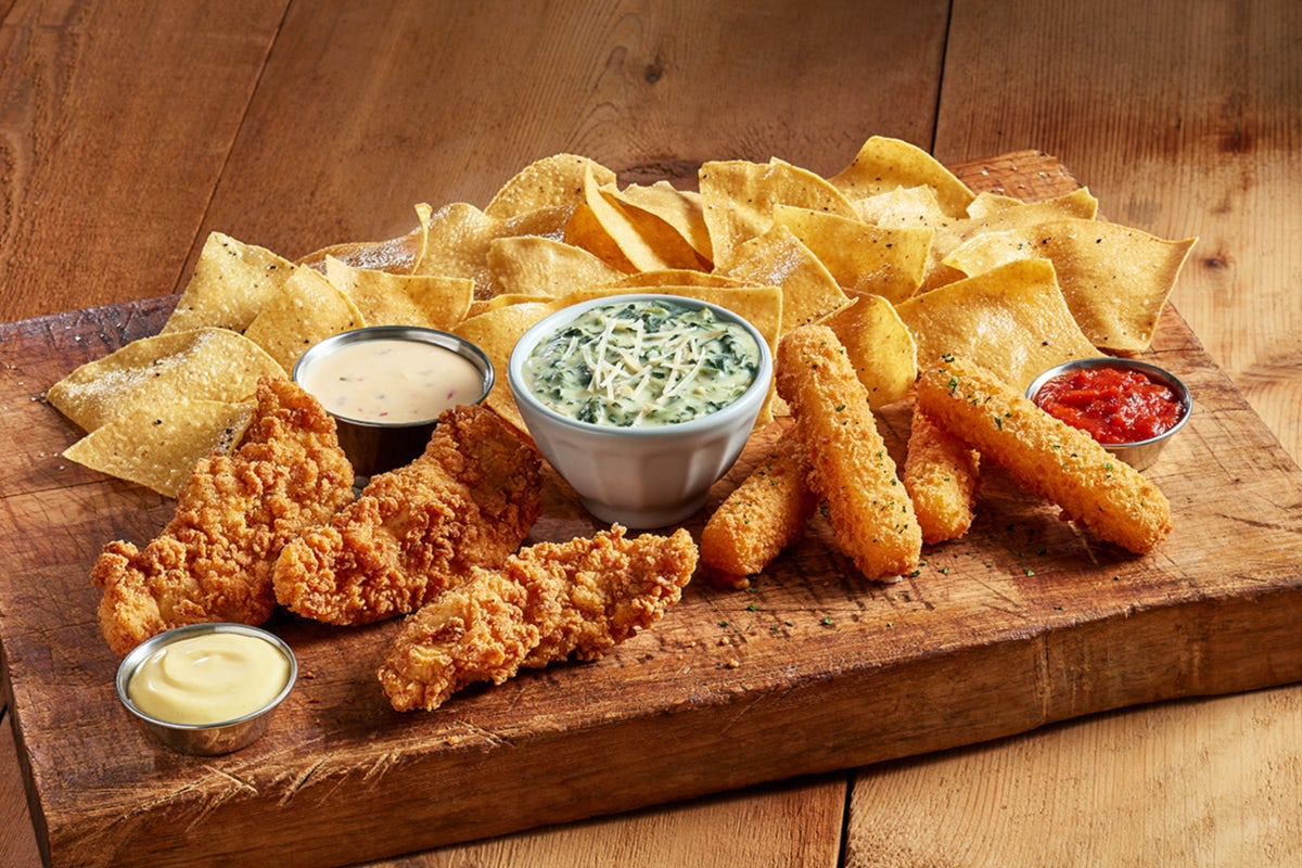 Order Ruby's Signature Sampler food online from Ruby Tuesday store, Christiansburg on bringmethat.com