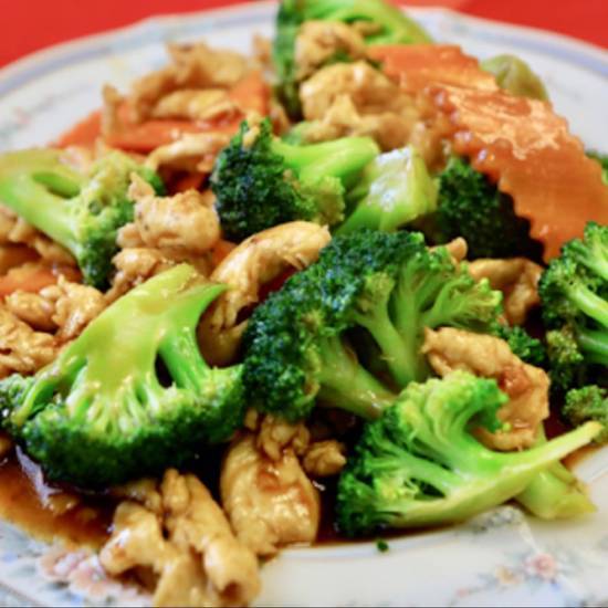 Order Broccoli Chicken  food online from Lucky Wok Chinese Food store, Ontario on bringmethat.com