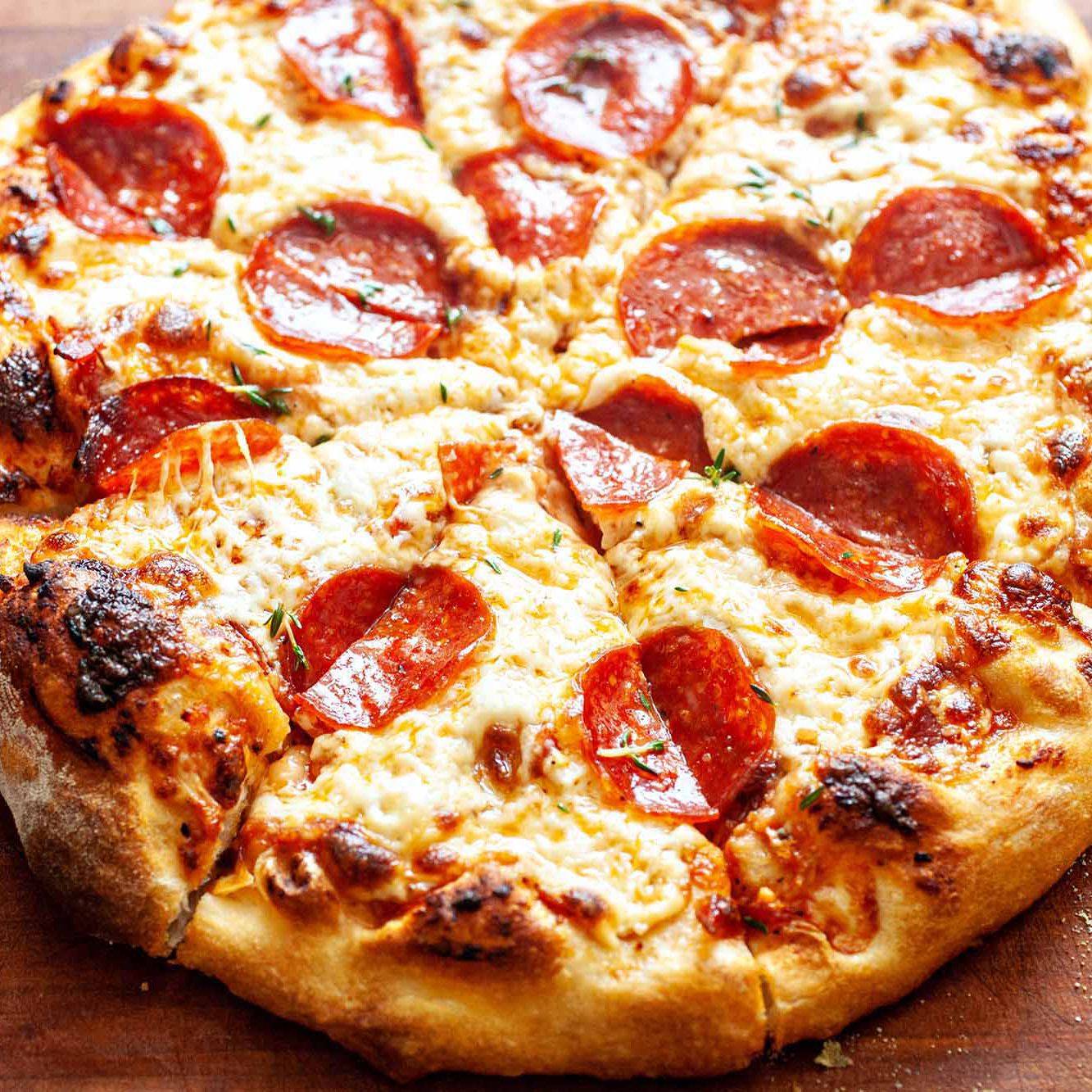 Order Pepperoni Pizza food online from Olive Oil Mediterranean Grill store, Irvine on bringmethat.com
