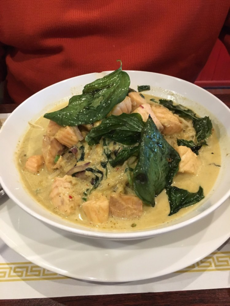 Order Green Curry food online from Yum Thai Restaurant store, Forest Park on bringmethat.com