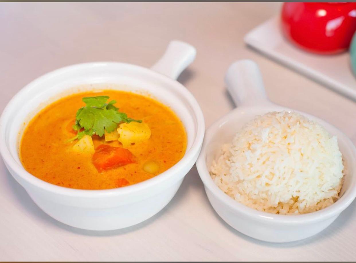 Order Yellow Curry food online from Hidden Garden Thai Cuisine store, Culver City on bringmethat.com