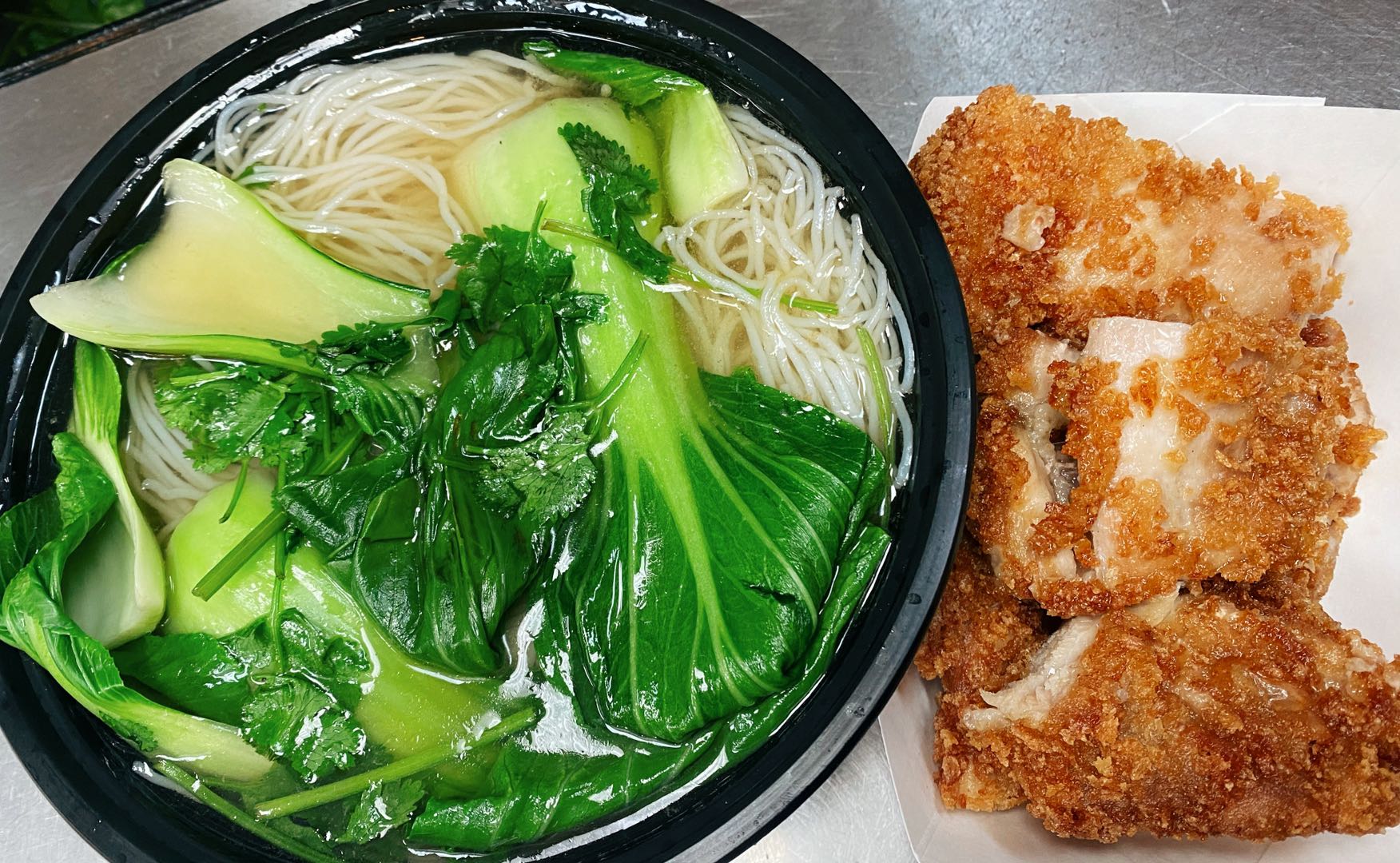 Order Chicken Leg Noodle Soup food online from Pearl Chinese Restaurant store, Raleigh on bringmethat.com