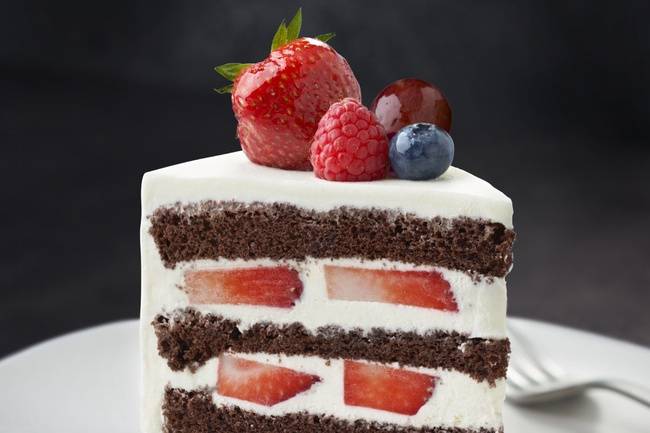 Order Chocolate Strawberry Cake Slice food online from Paris Baguette store, Palisades Park on bringmethat.com