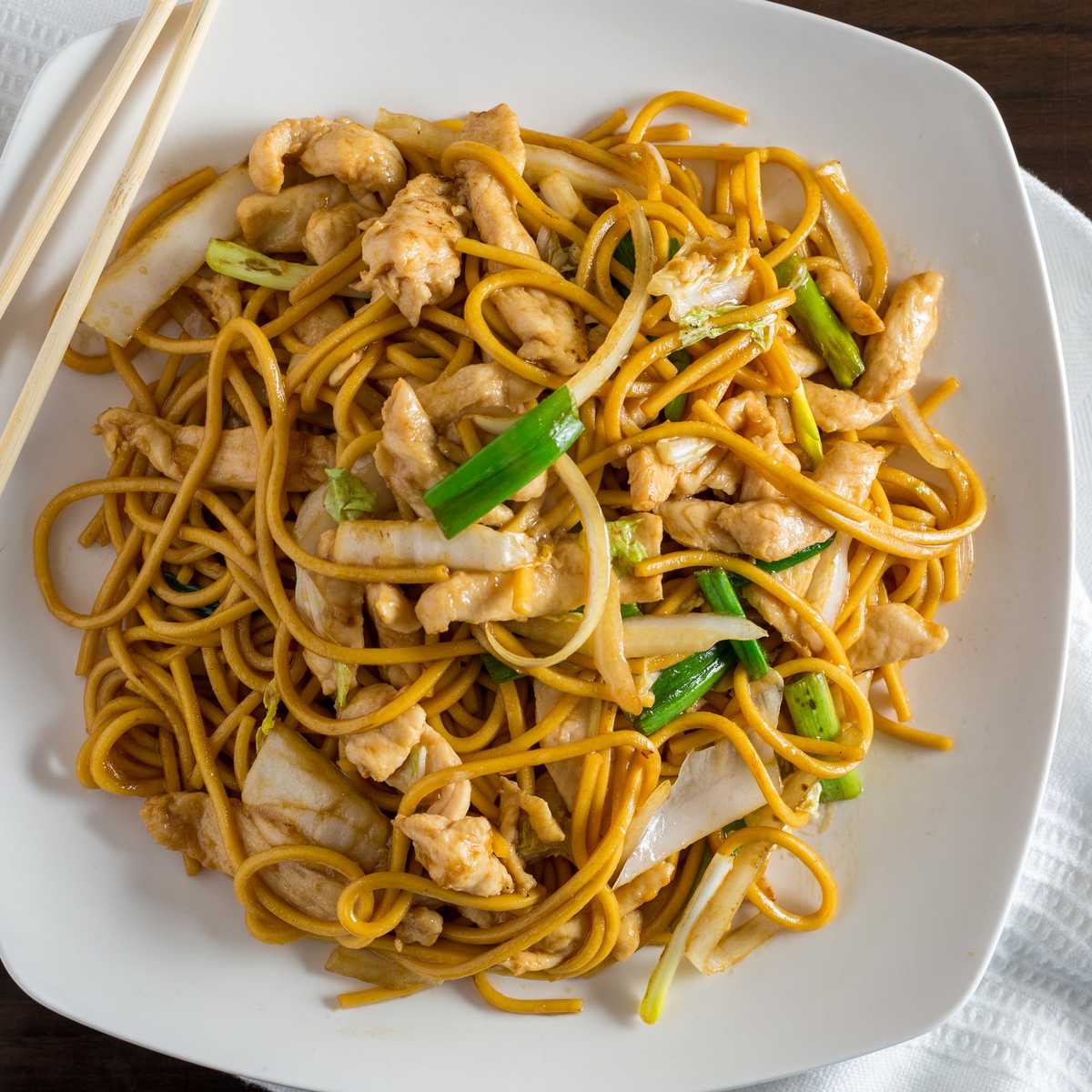 Order 43. Chicken Lo Mein food online from AA Chinese Restaurant - Bronx store, Bronx on bringmethat.com