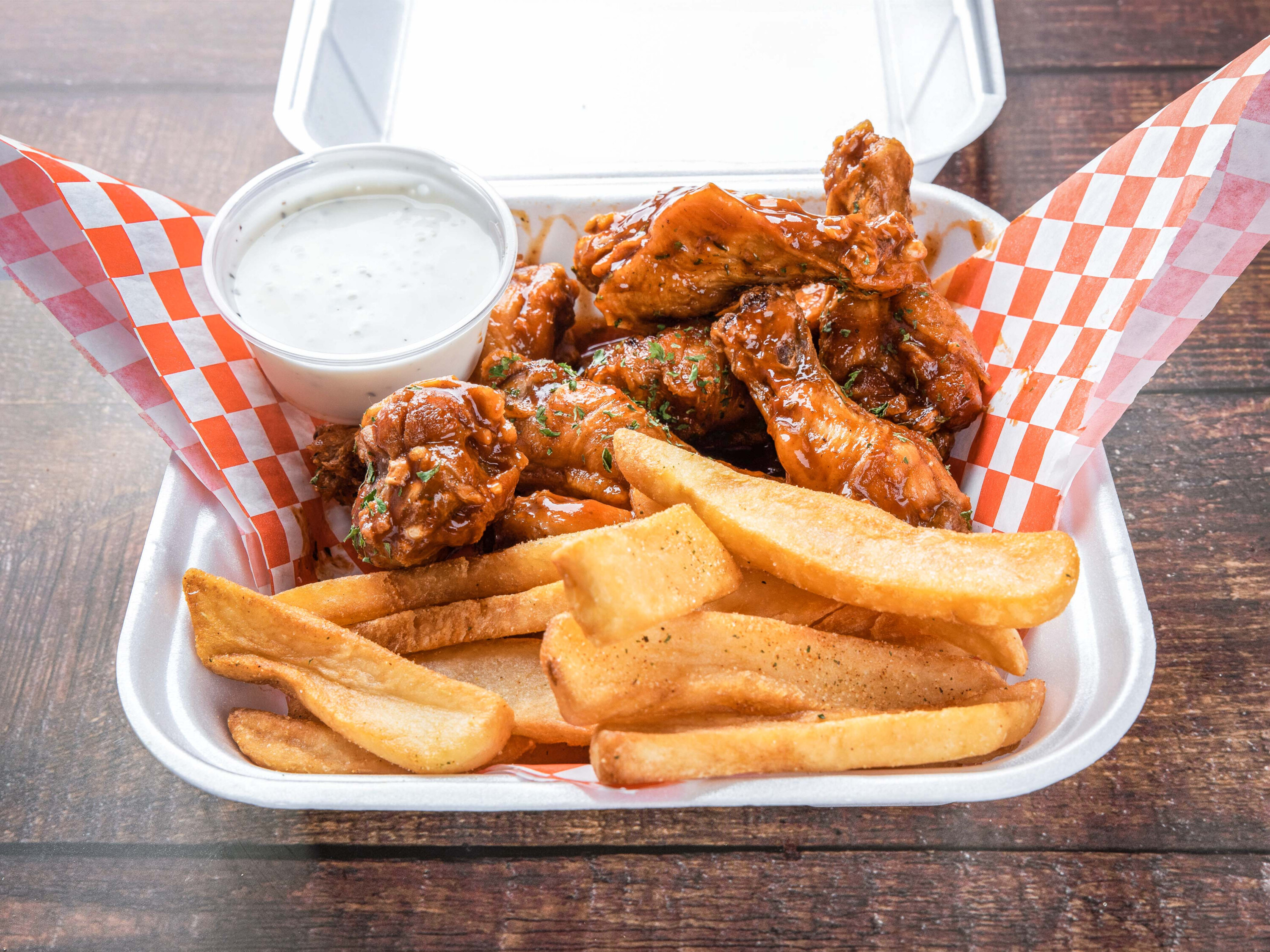 Order 8 pieces Hot Wings with Fries food online from Q-Masters Premium Bbq store, Clovis on bringmethat.com