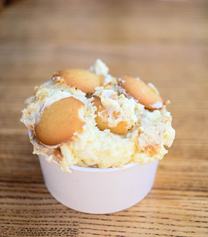 Order SM Banana Pudding (V) food online from Blu's Barbeque & Bbq Catering store, Dallas on bringmethat.com