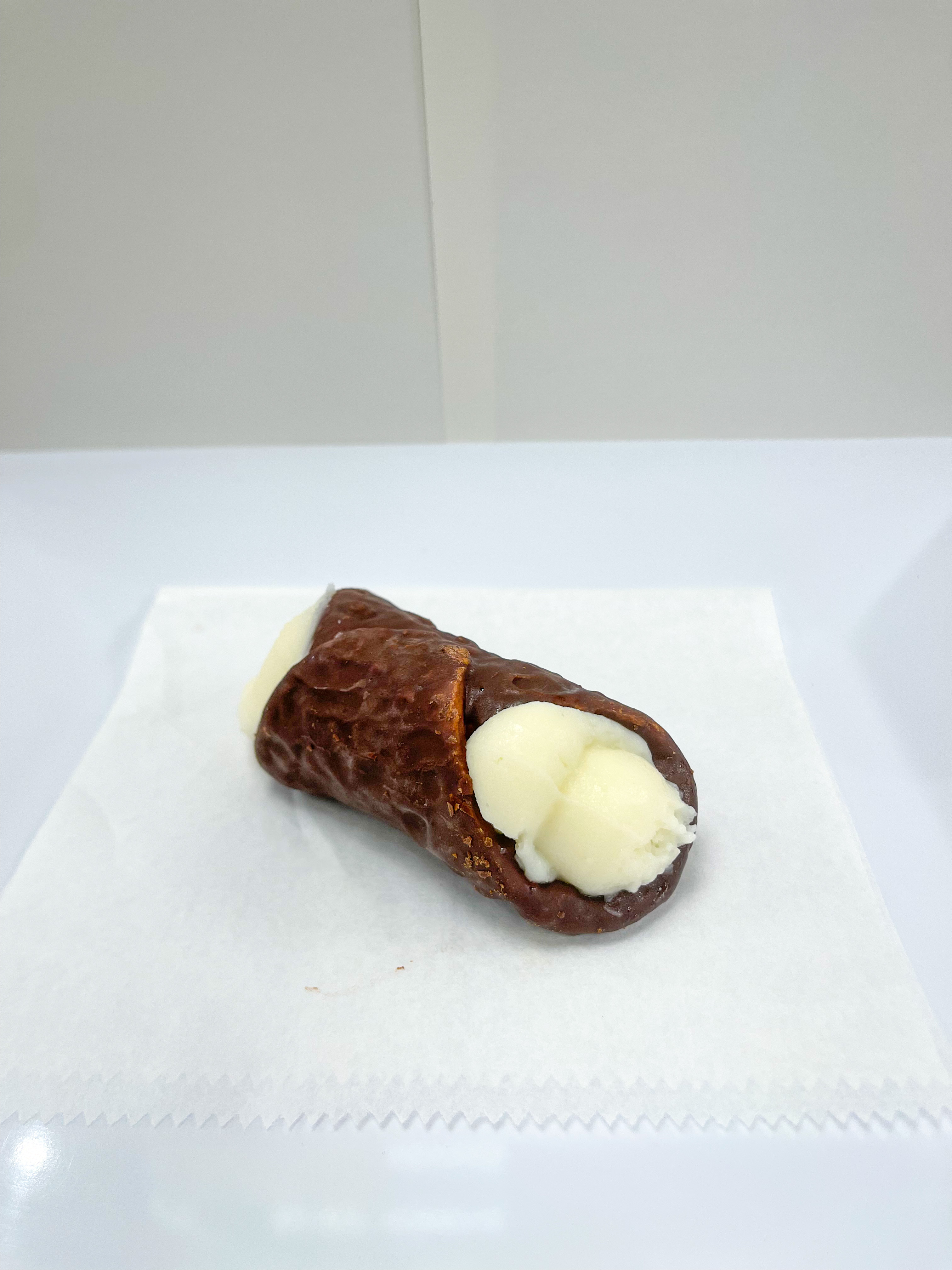 Order Chocolate Cannoli food online from Juice Brothers store, New York on bringmethat.com