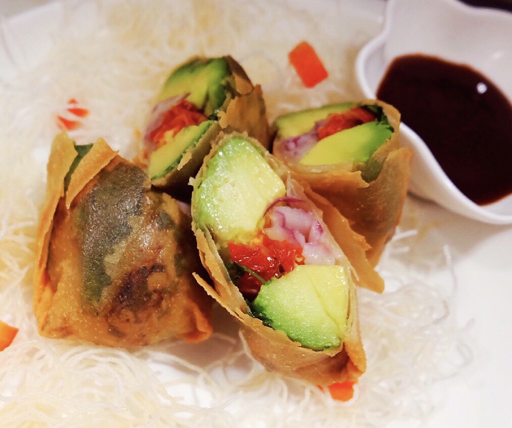 Order A4. Avocado Rolls food online from Papa Thai Chef store, Williamstown on bringmethat.com