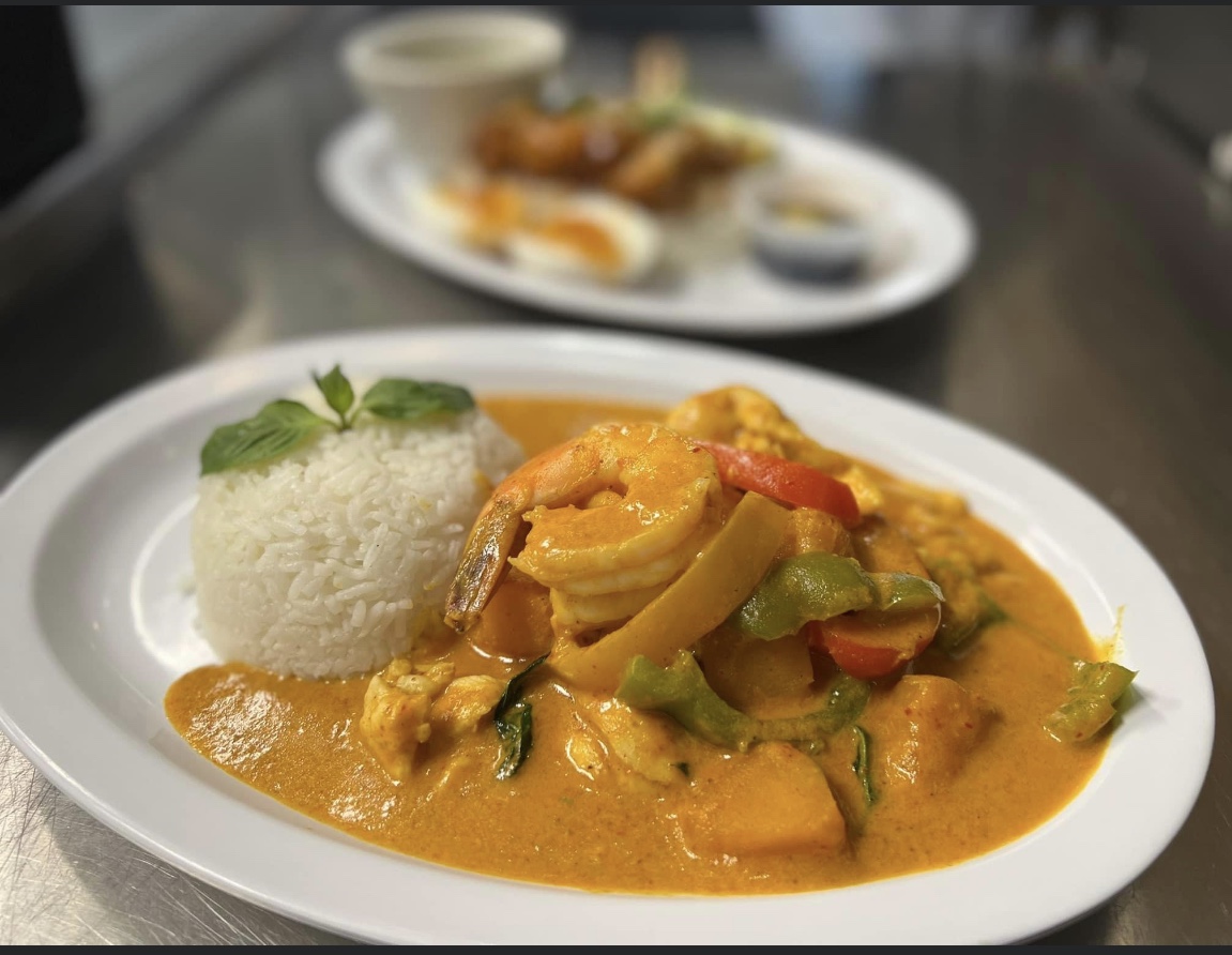 Order Shrimp and Chicken Pumpkin Curry food online from Soi 3 Thai Noodle Shop store, Davenport on bringmethat.com
