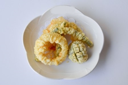 Order Vegetable Tempura Appetizer food online from Mio Sushi store, Bend on bringmethat.com