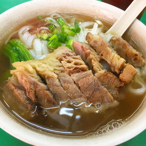Order Beef Stew Noodle Soup 牛腩麵 food online from Dim Sum Club store, San Francisco on bringmethat.com