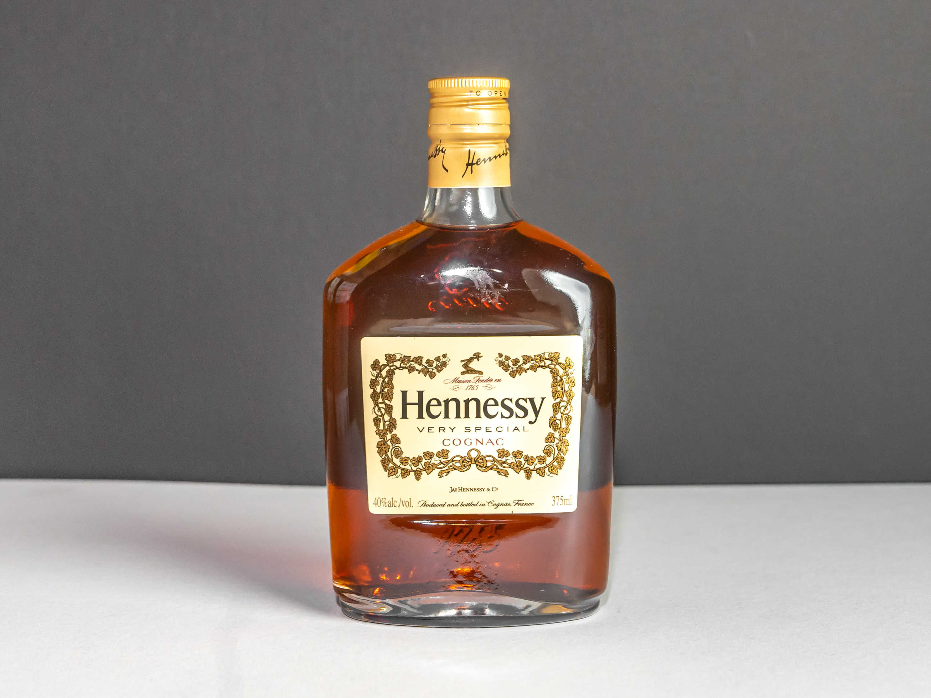 Order Hennessy Vs, 375 ml Cognac food online from State Market store, San Francisco on bringmethat.com