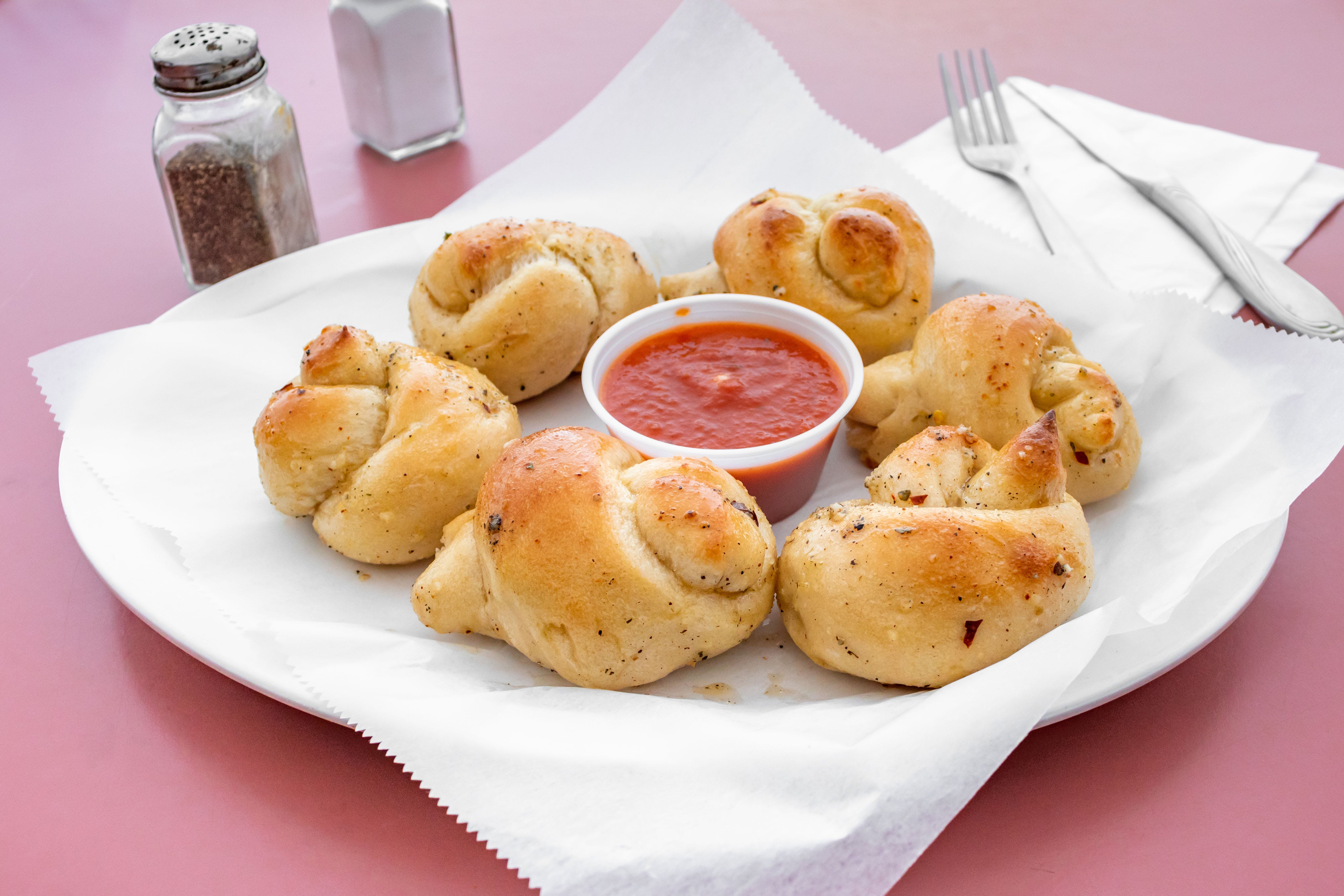 Order Garlic Knots - 6 Pieces food online from Supreme Pizza & Grill store, Lumberton on bringmethat.com