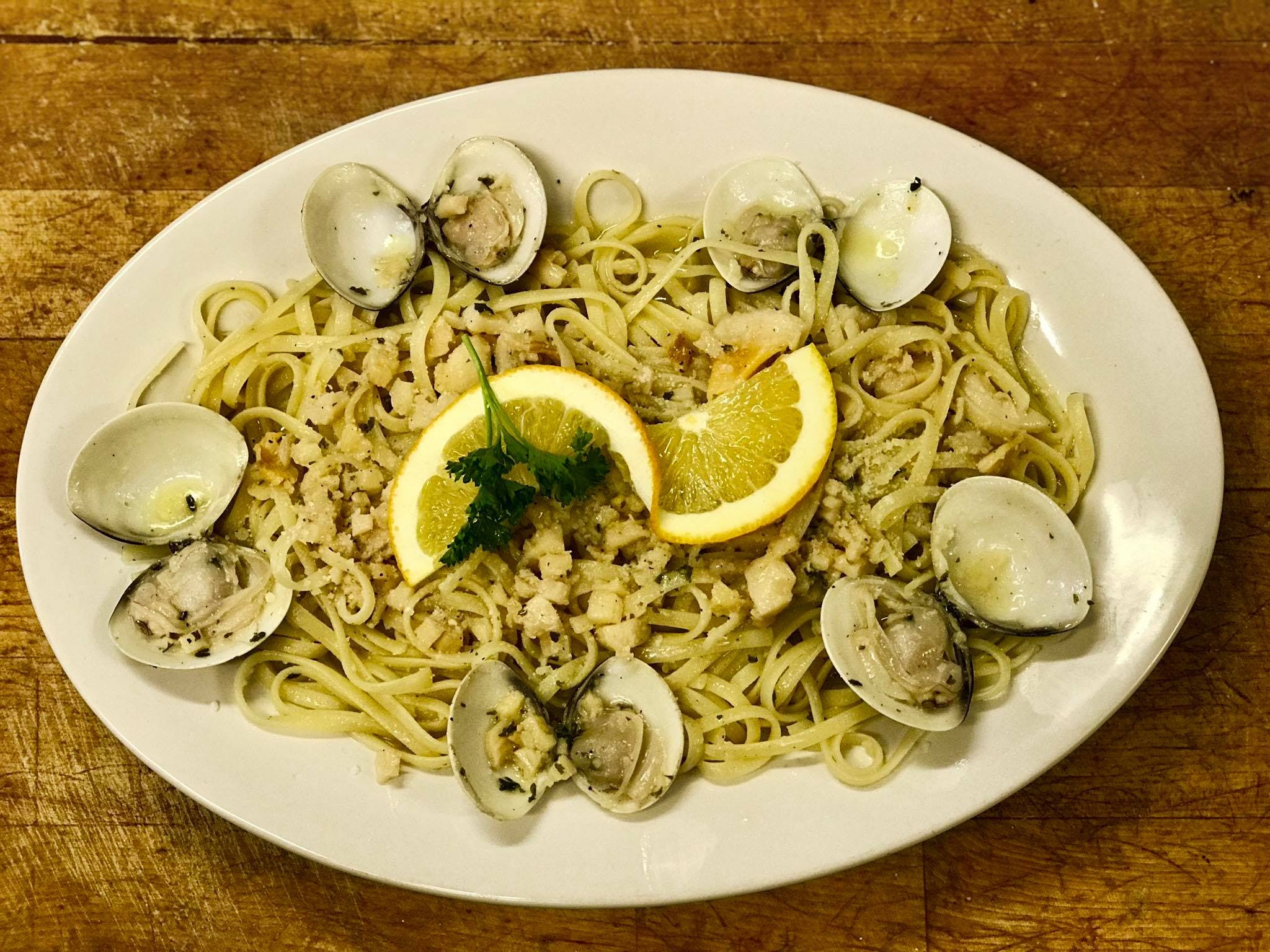 Order Linguine With Clams & Chopped Clams Sauce - Entree food online from Tani Pizza store, Butler on bringmethat.com