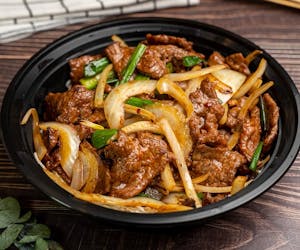 Order 566.  蒙古牛肉 Mongolian Beef  food online from Lucky Wok Chinese Restaurant store, Lisle on bringmethat.com