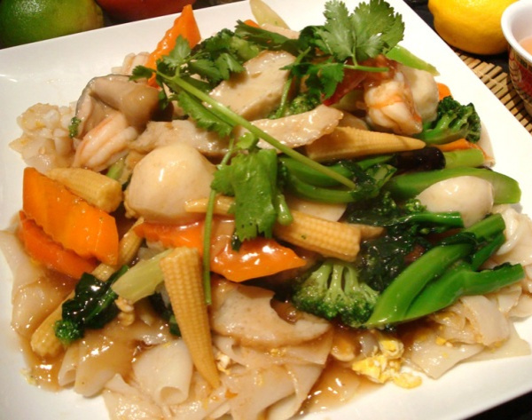 Order Seafood Combination Fried Rice food online from Pho Cali store, Rocklin on bringmethat.com