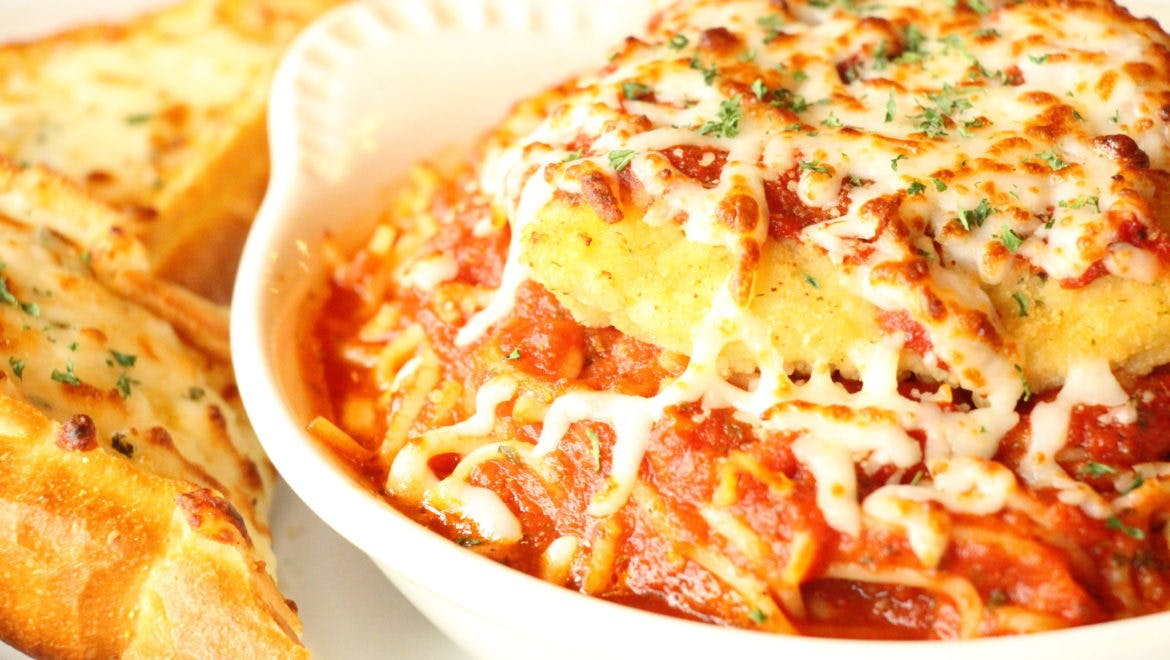 Order Chicken Parmesan Pasta - Pasta food online from Palios Pizza Cafe store, Colleyville on bringmethat.com