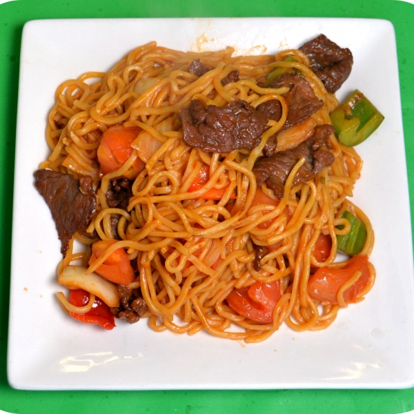 Order 905. Tomato Beef Chow Mein food online from Fung Wong Chinese Restaurant store, Daly City on bringmethat.com