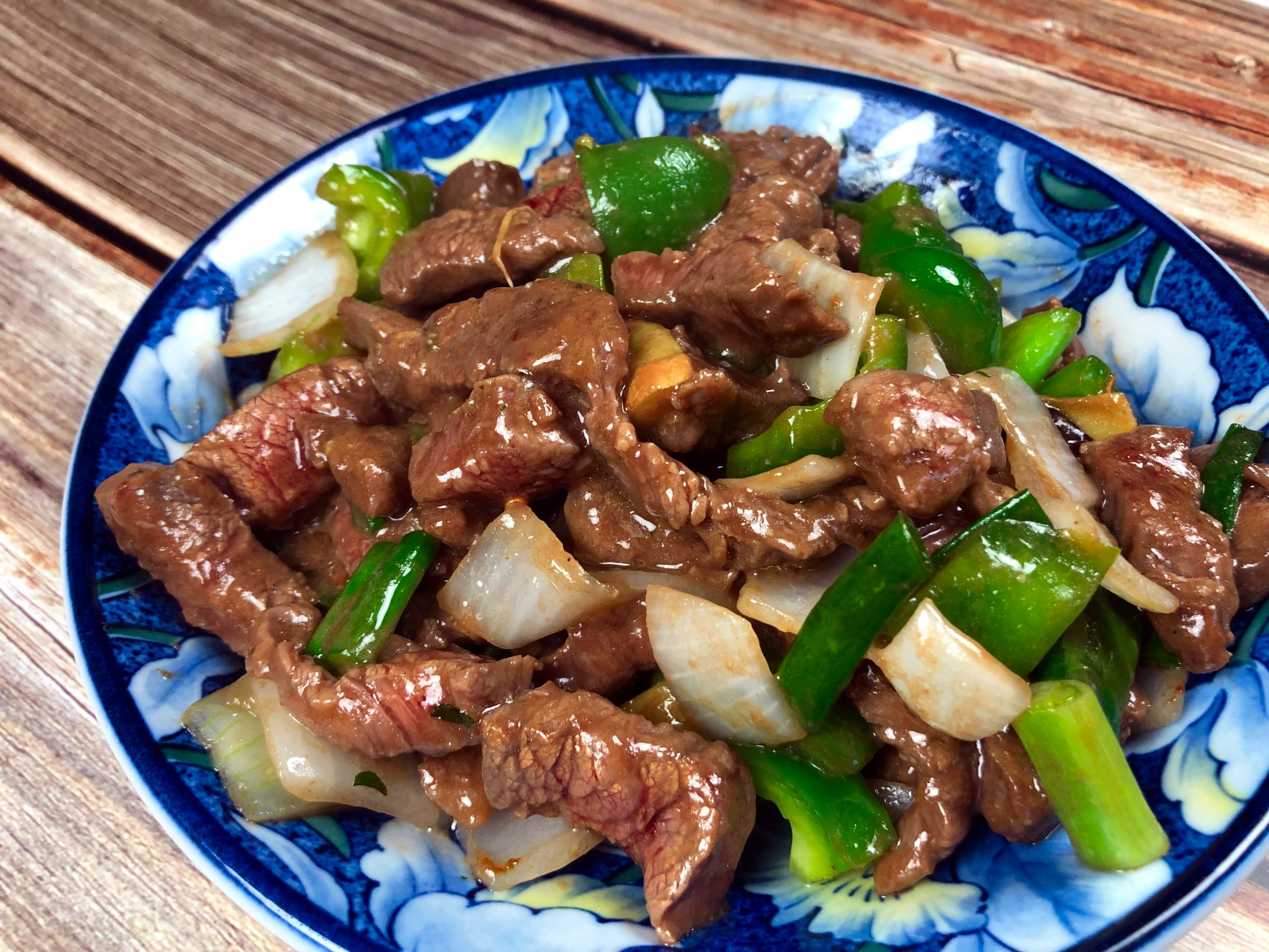 Order Pepper Steak with Onion青椒牛 food online from Char Koon Noodle Express store, Windsor on bringmethat.com