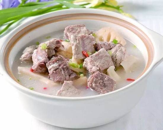 Order D7.排骨莲藕汤Pork Ribs Lotus Root Soup food online from Taste of North China store, Jersey City on bringmethat.com