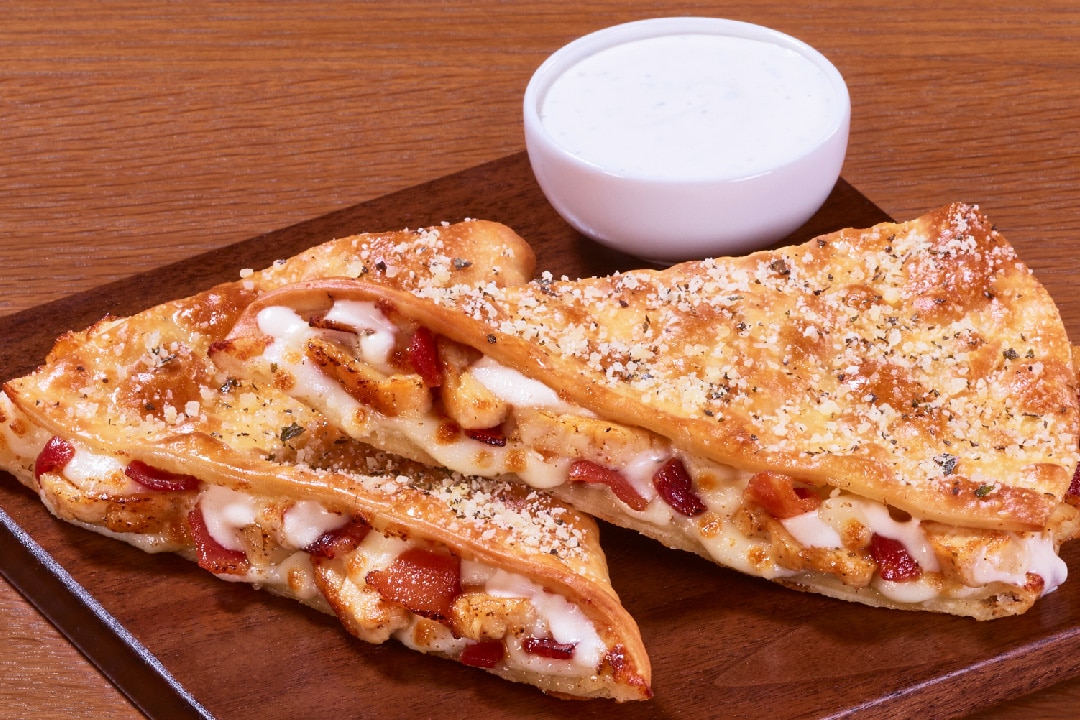 Order Chicken Bacon Parmesan food online from Pizza Hut store, Cleveland on bringmethat.com