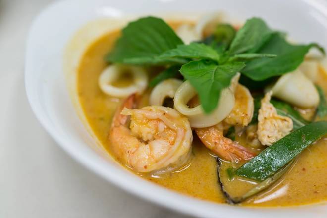 Order Seafood Curry food online from Coconut Thai store, Saint Paul on bringmethat.com