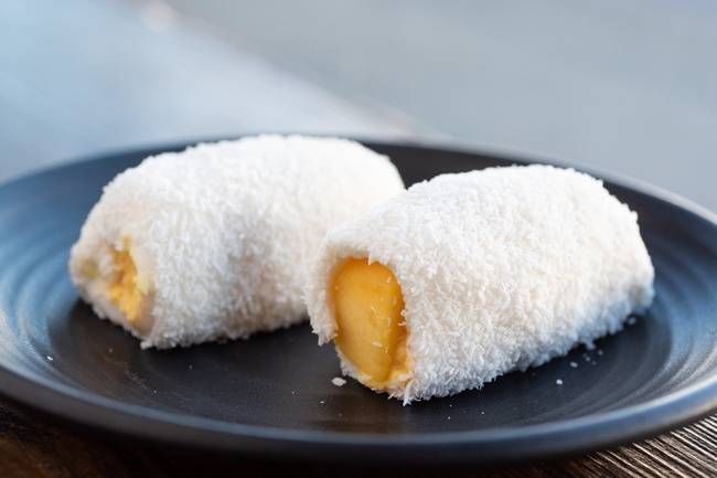 Order 椰絲芒果卷 Coconut and Mango Rolls food online from Phoenix Chinese Cuisine store, Los Angeles on bringmethat.com