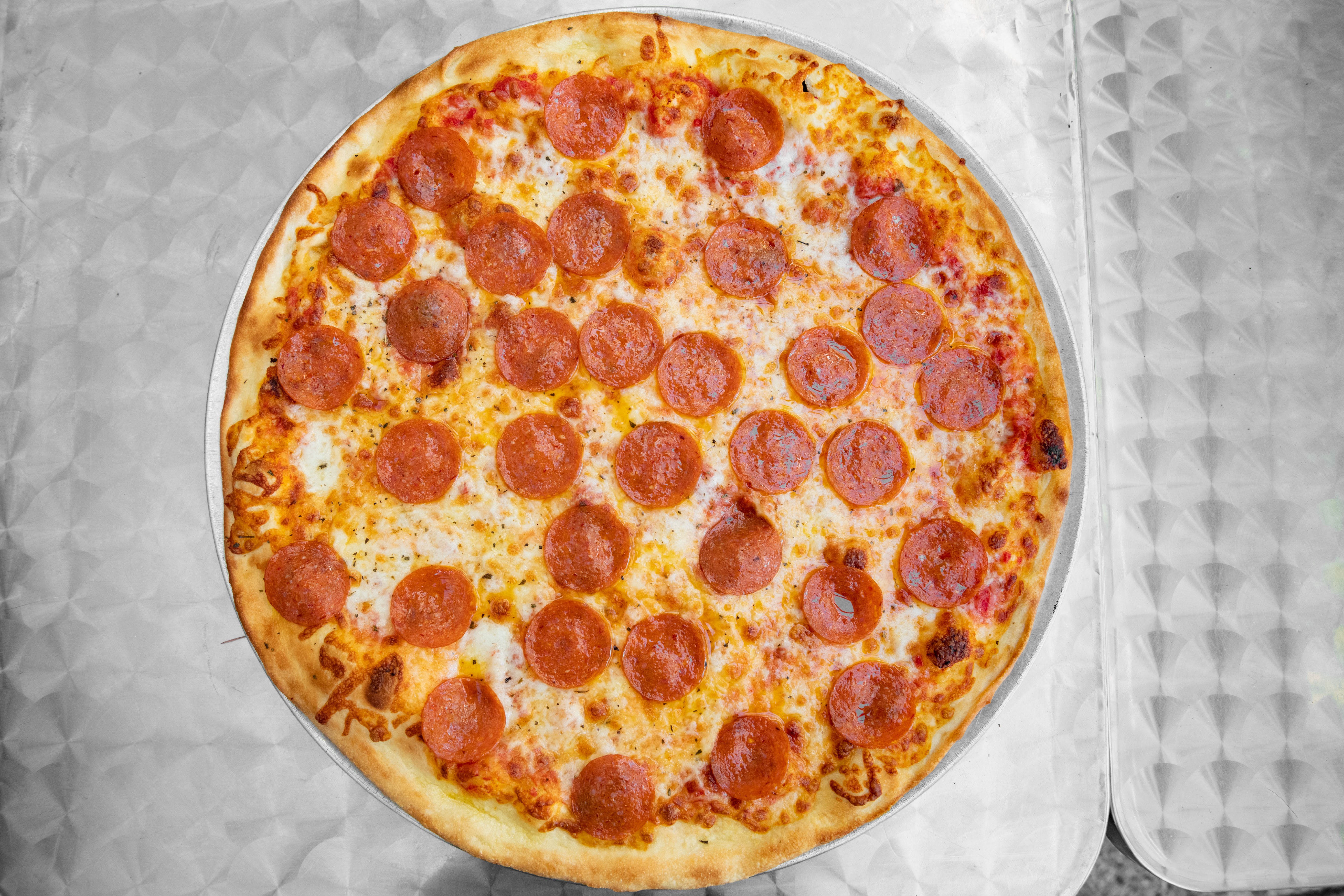 Order Pepperoni Pizza - 14" food online from Vinnie Pizzeria store, Martinez on bringmethat.com