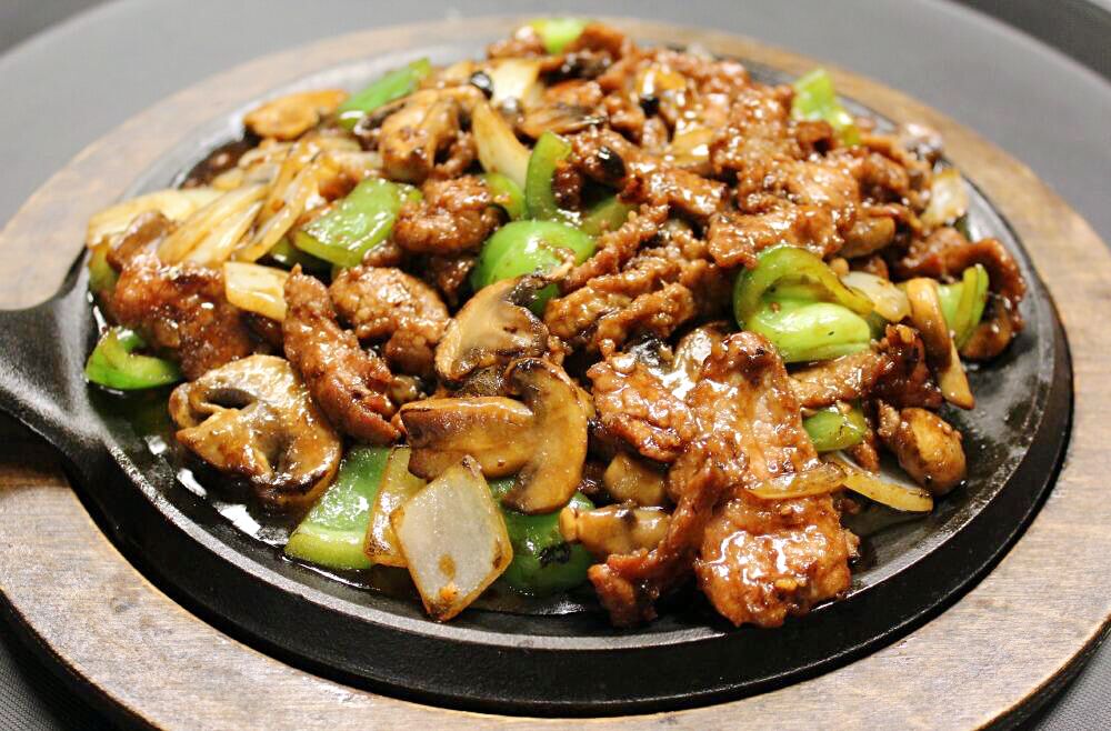 Order B05. Sizzling Beef Tender food online from Red Corner China Diner store, Midvale on bringmethat.com