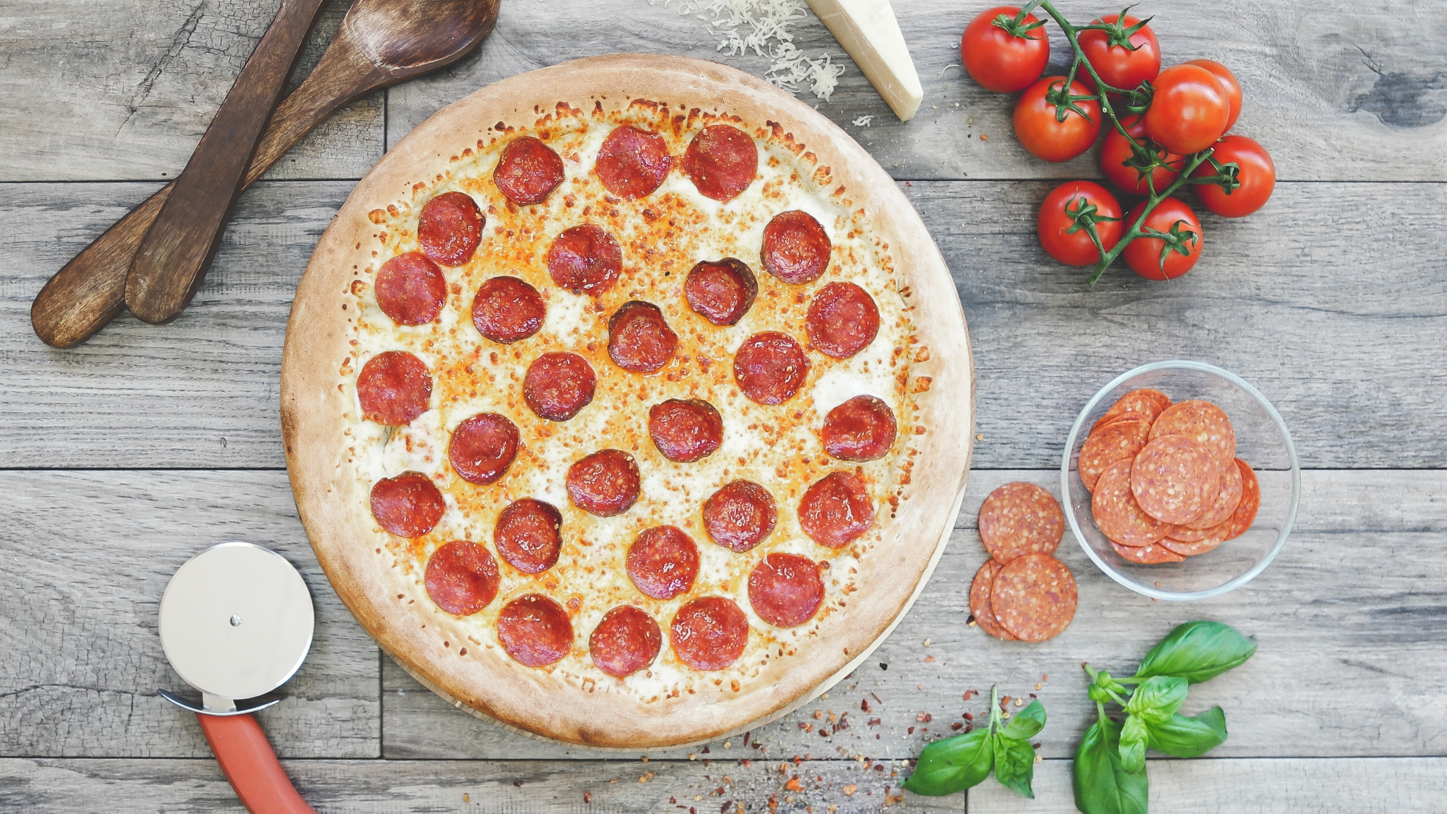 Order Pepperoni Pizza food online from Fast 5 Pizza store, Riverside on bringmethat.com