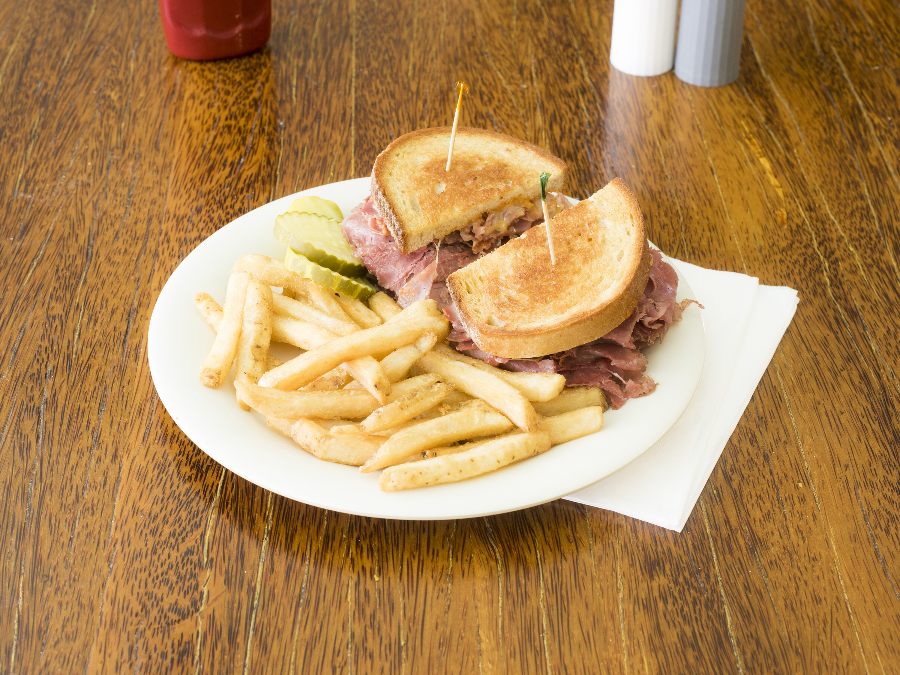 Order Reuben Sandwich food online from Gilchrist Restaurant store, Atlantic City on bringmethat.com