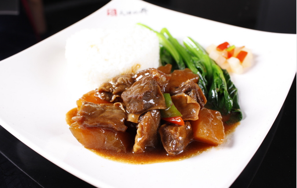 Order K5. Braised Beef Stew Over Rice 柱侯牛腩飯 food online from Hing Lung Cafe store, South San Francisco on bringmethat.com