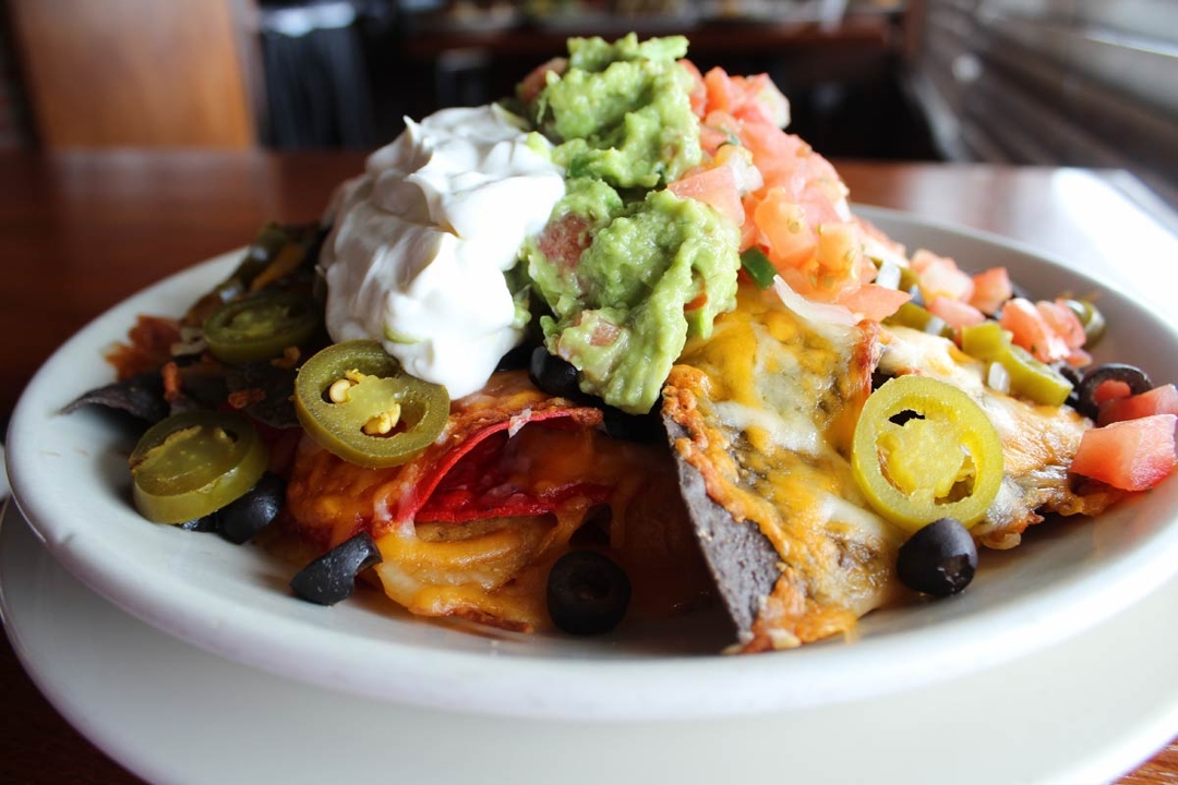 Order Ultimate Nachos food online from RealTime Sports Bar and Grill store, Elk Grove Village on bringmethat.com