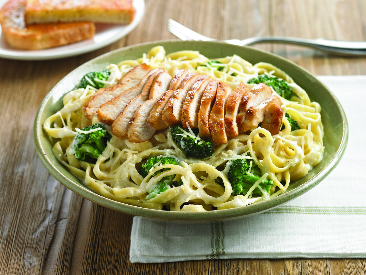 Order Chicken and Broccoli Fettuccine food online from Marie Callender's store, Monterey Park on bringmethat.com