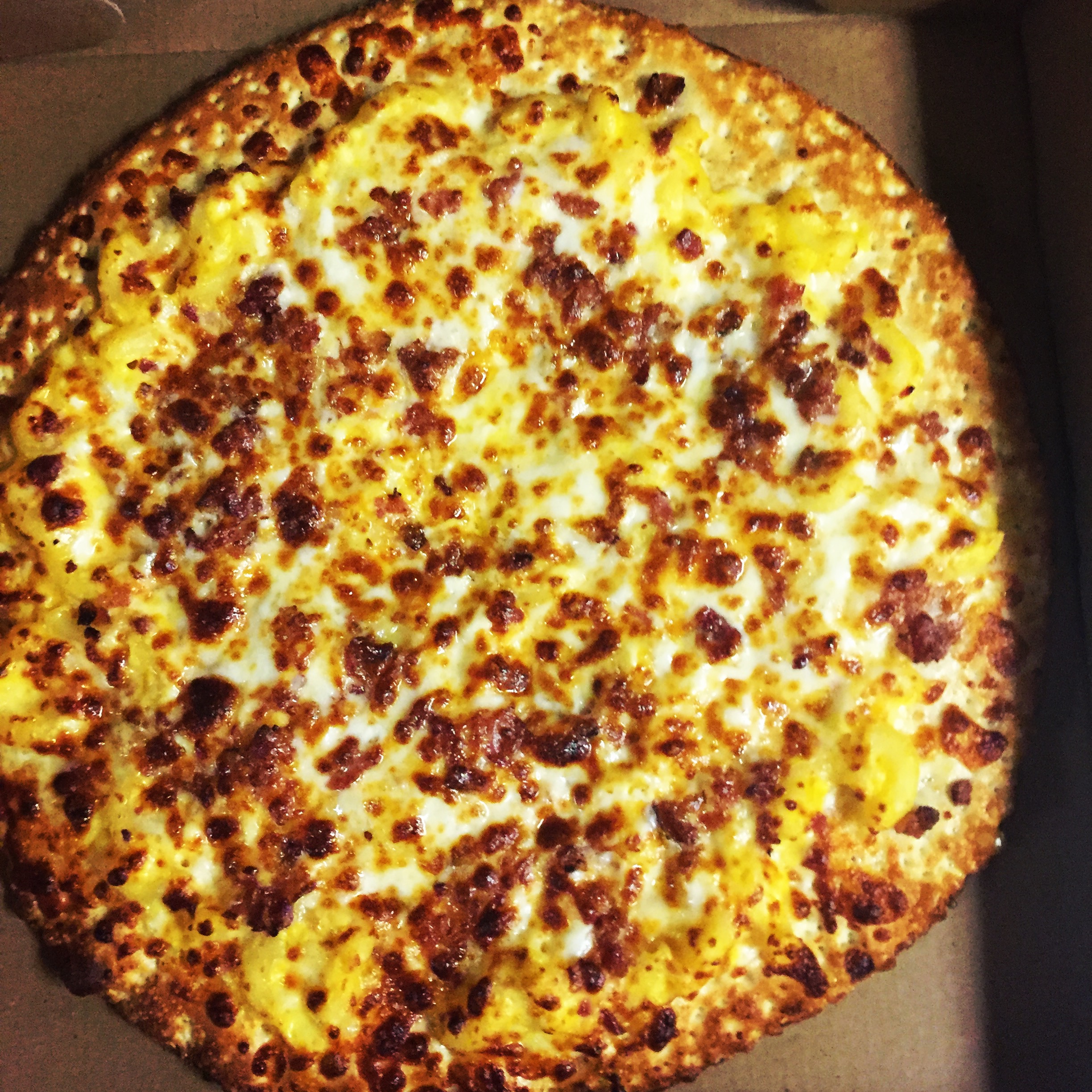 Order Mac and Cheese Gourmet Pizza food online from Ronzio Pizza & Subs store, Warwick on bringmethat.com