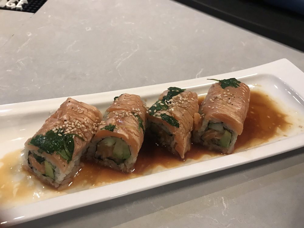 Order New Style Salmon Roll food online from Edo Higan store, Littleton on bringmethat.com