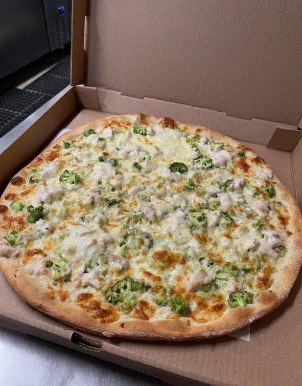 Order Broccoli & Chicken Pizza - Small 12" food online from Saybrook Pizza & Restaurant store, Old Saybrook on bringmethat.com
