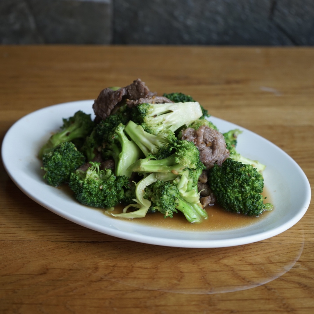 Order Beef Broccoli  food online from Lers Ros Thai Noodles store, San Francisco on bringmethat.com