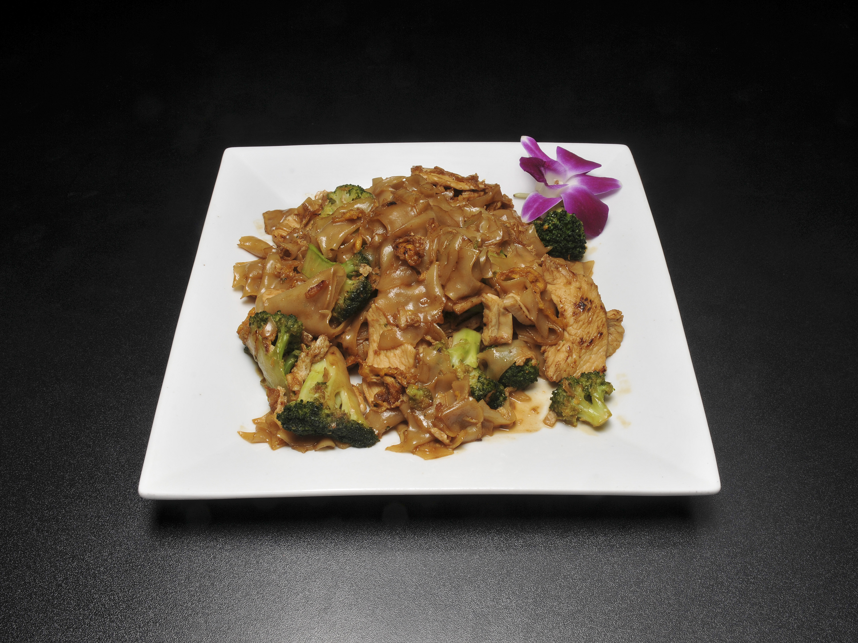Order N3. Pad See Ew Noodles food online from Thai Fusion Cuisine store, Pinehurst on bringmethat.com