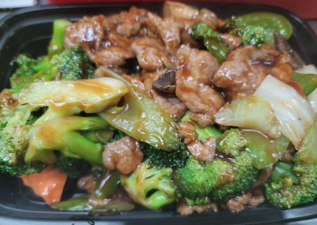 Order Beef with Mixed Vegetable 杂菜牛Quart food online from Mr. Wonton store, Egg Harbor Township on bringmethat.com