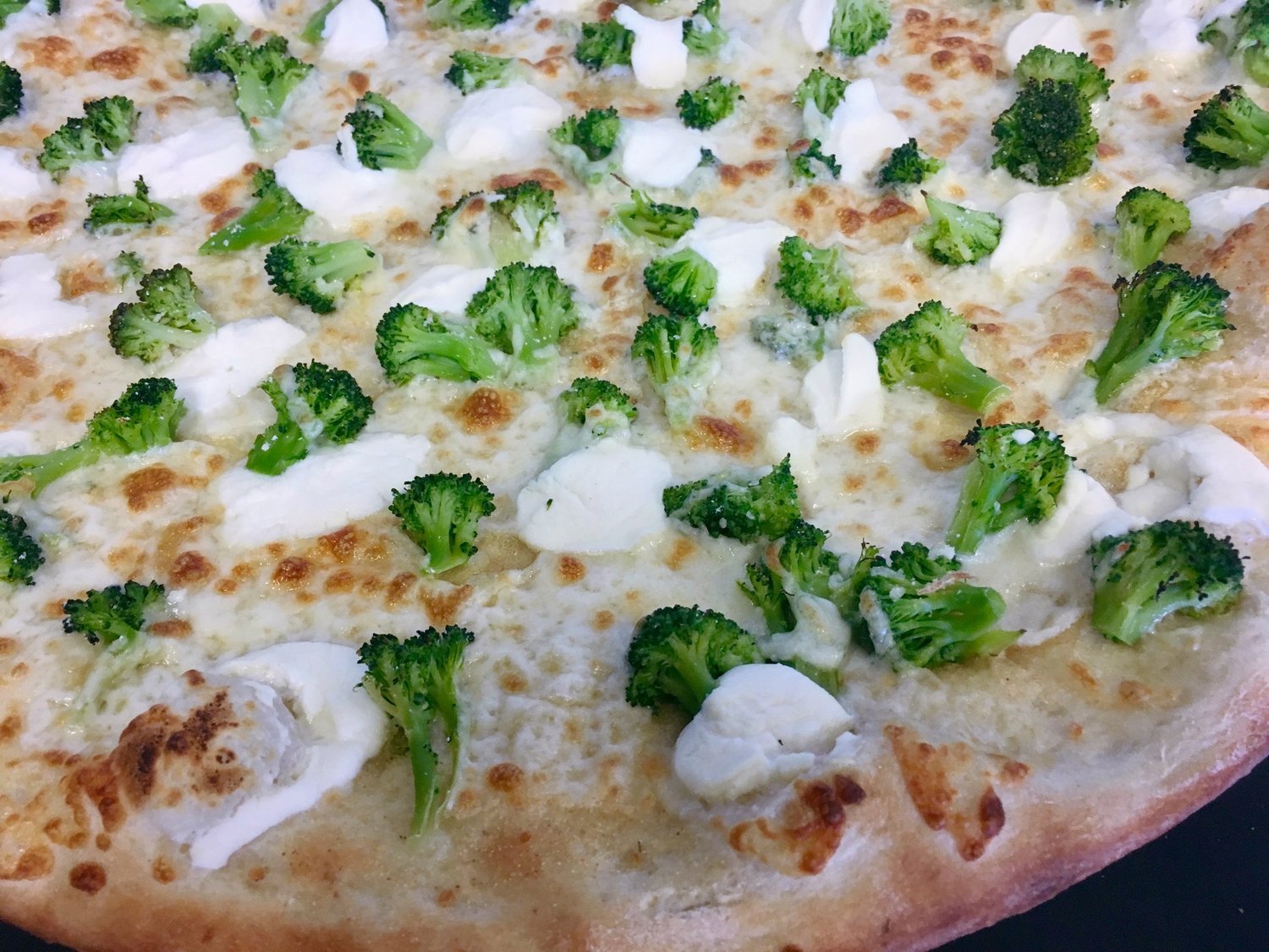 Order Broccoli and Ricotta Pizza (White) food online from Yaghi Pizzeria store, San Antonio on bringmethat.com