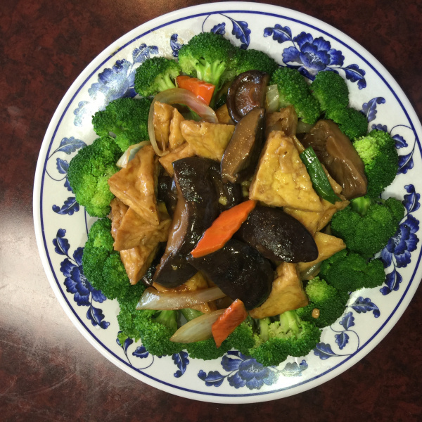 Order Black Mushroom with Tofu food online from Lucky Bamboo Restaurant store, Modesto on bringmethat.com