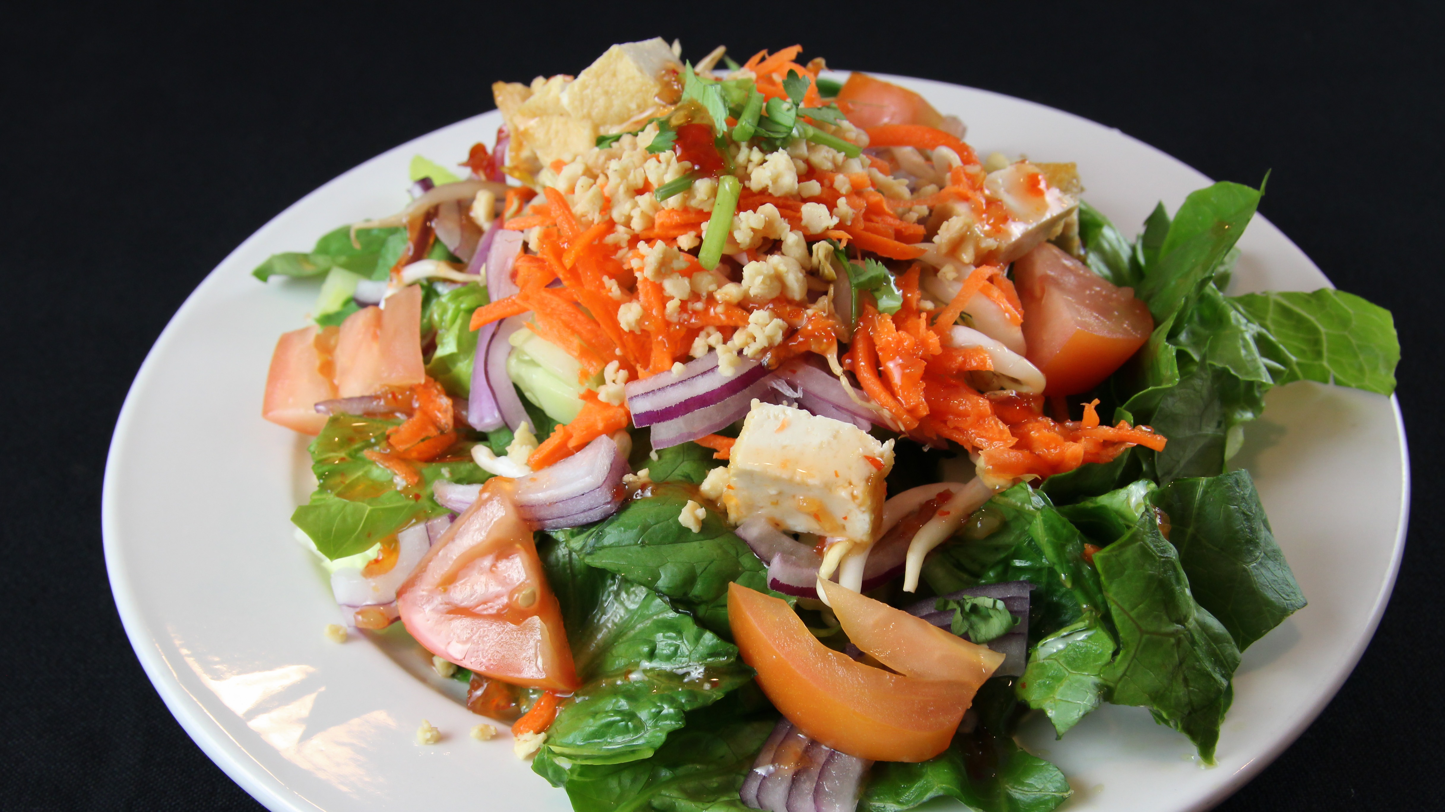 Order Garden Salad food online from Basil Thai Cafe store, Columbus on bringmethat.com