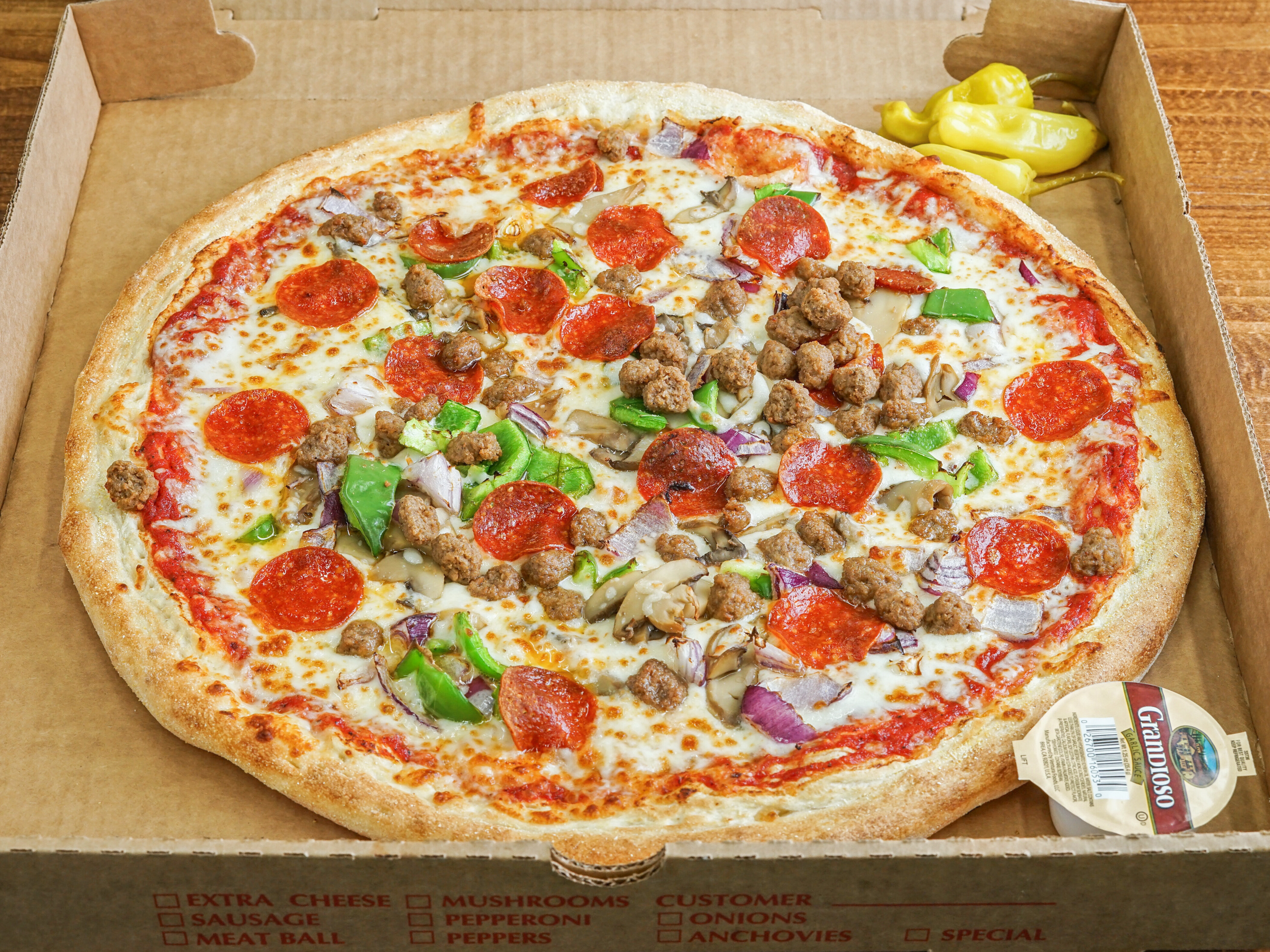 Order Mr. G's Deluxe Pizza food online from Mr G Fast Lane store, Woodlawn on bringmethat.com