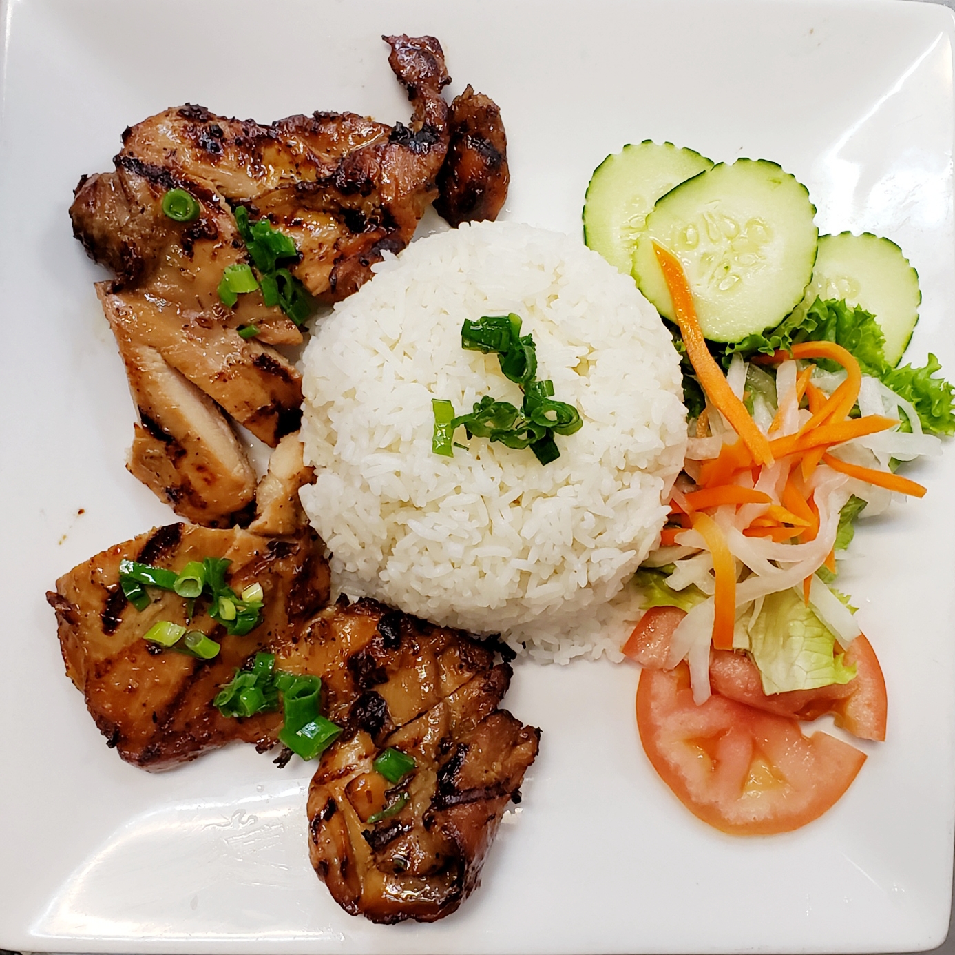 Order 49. Lemongrass Chicken with Rice food online from Thien Hoang Restaurant store, Portland on bringmethat.com