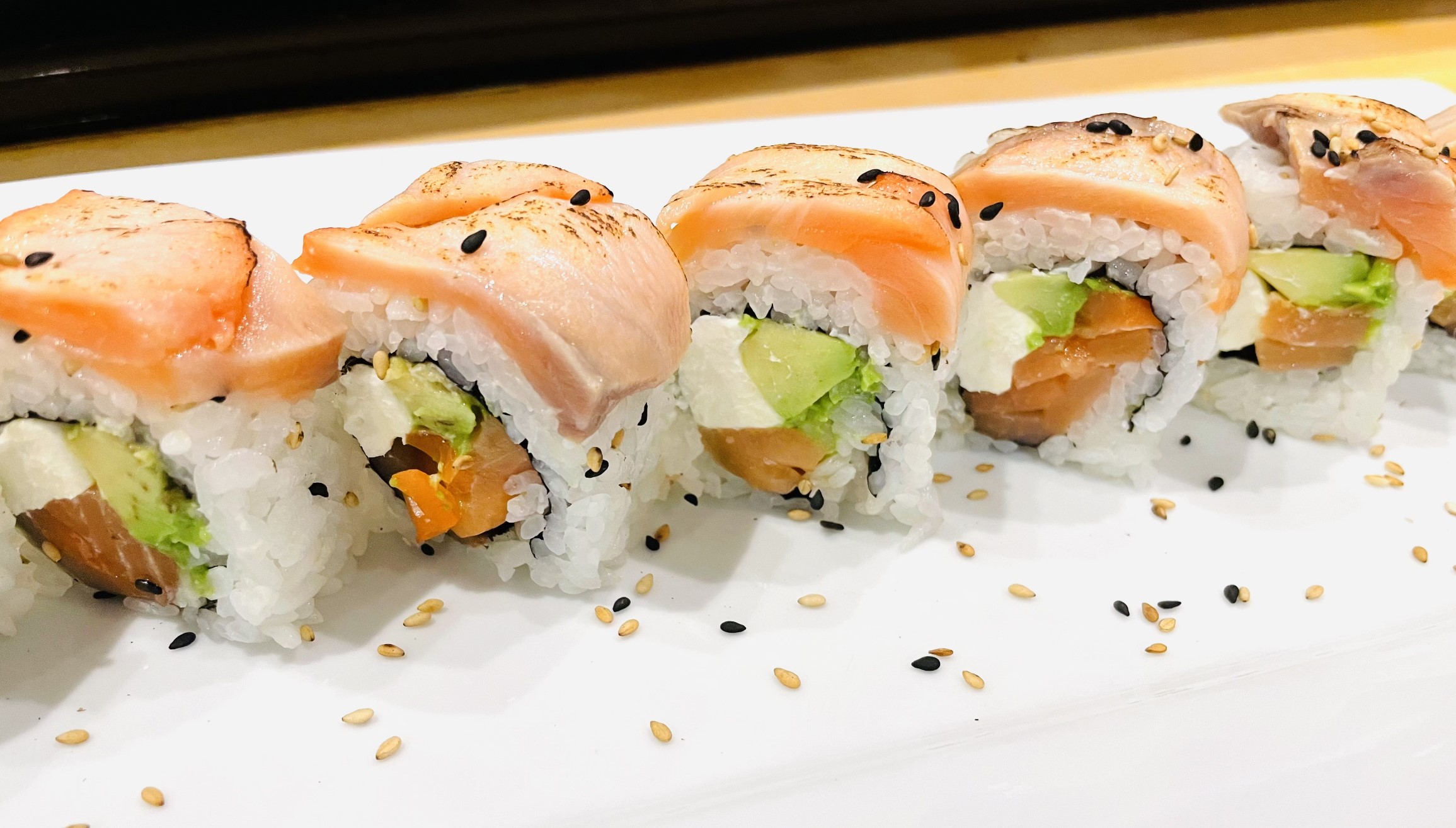 Order Royal Roll (8 pcs) food online from Rainbow Sushi store, Germantown on bringmethat.com