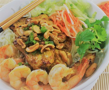 Order R15. Com Tom Ga food online from Pho Saigon Express store, Escondido on bringmethat.com